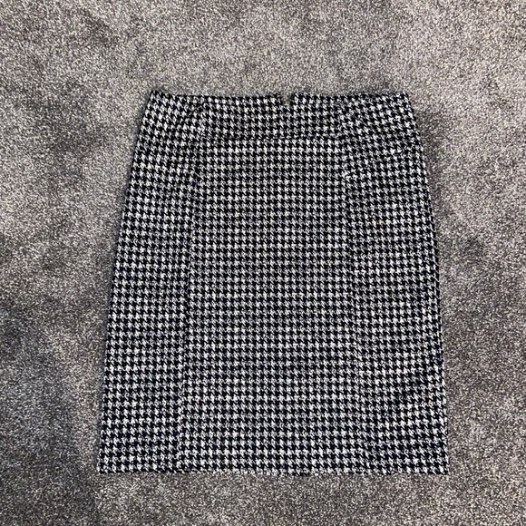 Michael Kors Dresses & Skirts - Michael Kors Black and White Houndstooth Pencil Skirt Size 8 Office Siren